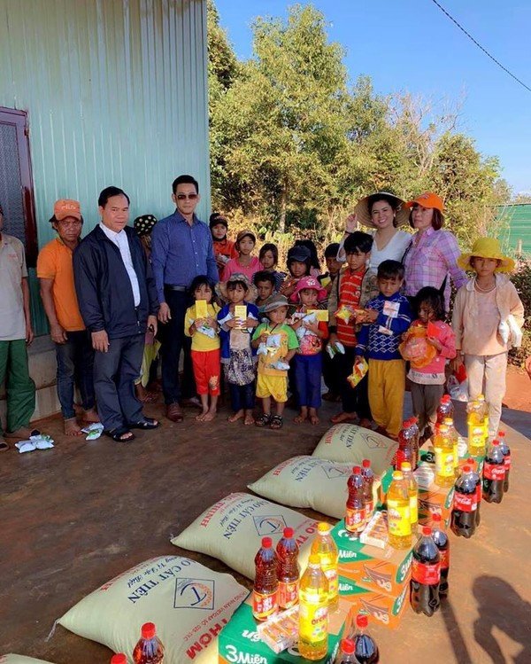 nha-trung-nguyen-am-i-ly-hon-chong-dien-sieu-xe-nguoi-dep-vo-vui-ve-tu-thien