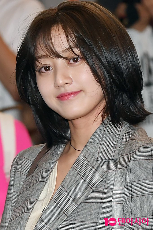 truong-nhom-twice-bat-khoc-giua-san-bay-khi-bi-hoi-ve-tin-don-co-la-nan-nhan-bi-jung-joon-young-quay-len-clip-sex