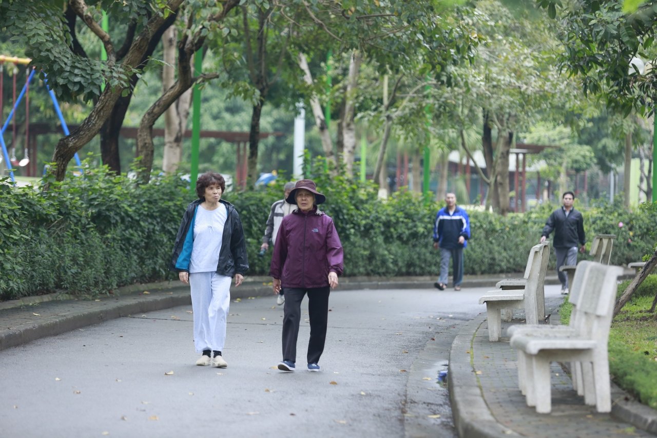 toan-canh-cong-vien-cau-giay-truoc-de-xuat-xen-mot-phan-xay-bai-gui-xe