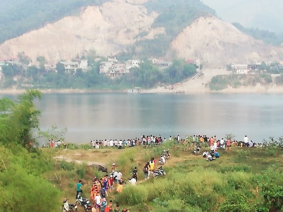 hien-truong-vu-8-hoc-sinh-o-hoa-binh-duoi-nuoc-tren-song-da