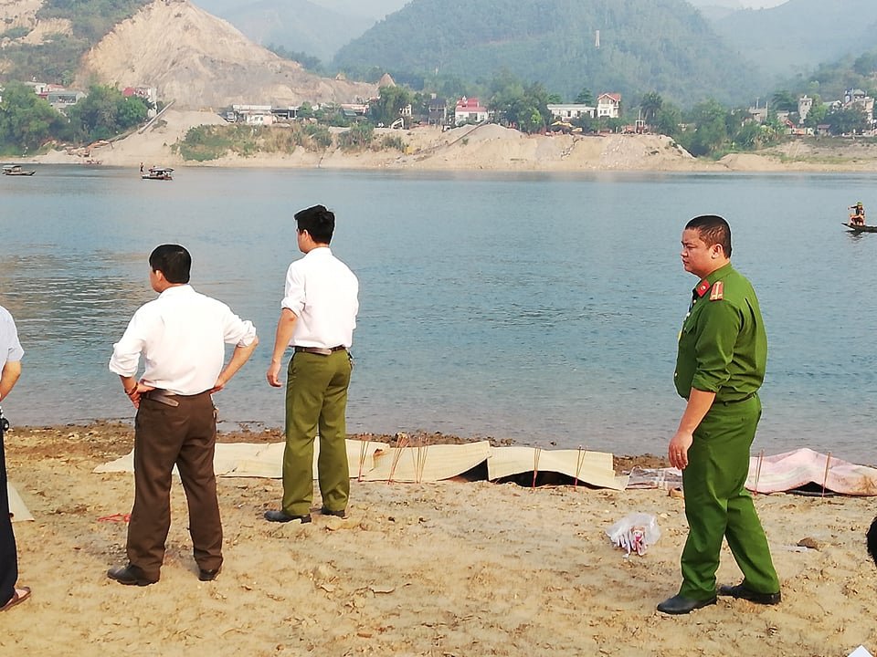 hien-truong-vu-8-hoc-sinh-o-hoa-binh-duoi-nuoc-tren-song-da