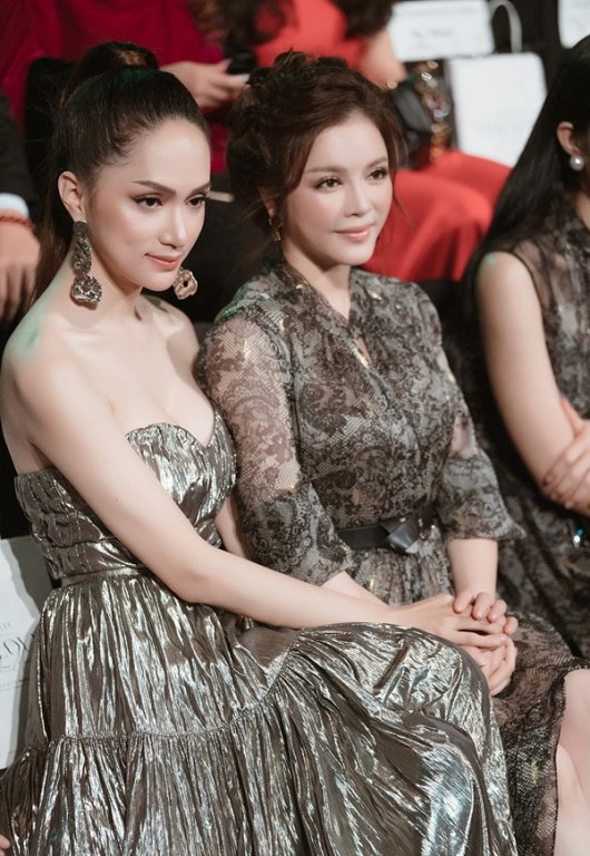 ly-nha-ky-than-thiet-voi-huong-giang-trong-su-kien