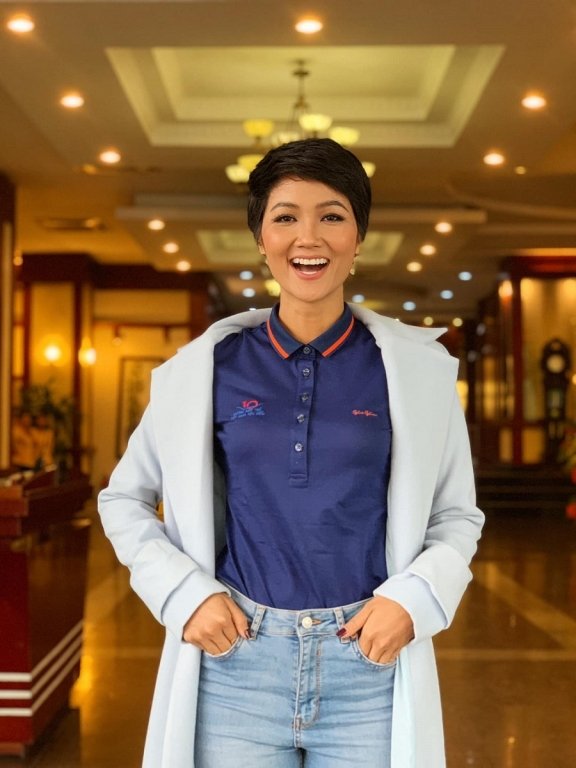 sao-viet-hom-nay-pham-huong-lo-than-hinh-gay-go-sau-tin-don-sinh-con