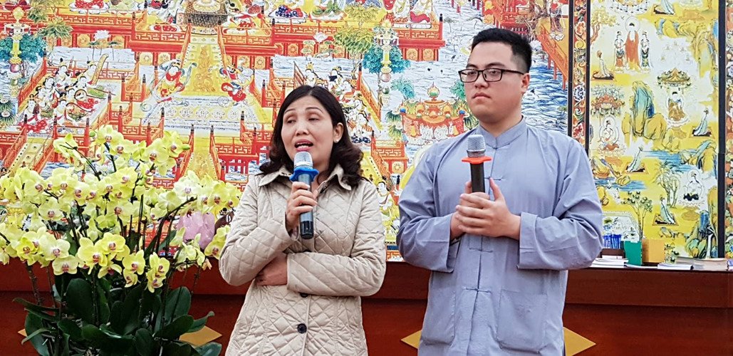 Trước tâm bão truyền bá vong báo oán, chùa Ba Vàng vẫn đông người