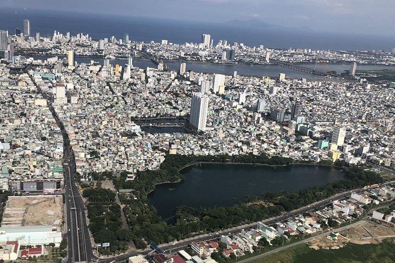 ong-dung-lo-voi-bat-ngo-rut-mon-qua-tang-da-nang