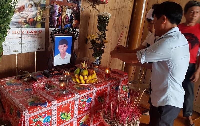 tin-tuc-an-ninh-hinh-su-moi-nhat-ngay-233-hiep-dam-chau-be-8-tuoi-roi-cuop-bong-tai-vang-pham-nhan-bi-dam-chet-khi-dang-o-trai-giam