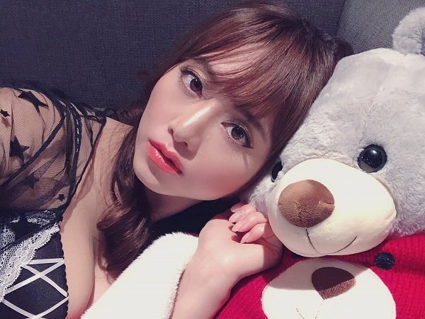 Thu nhập hàng chục tỷ, các sao nữ Nhật đổ xô làm diễn viên phim người lớn
