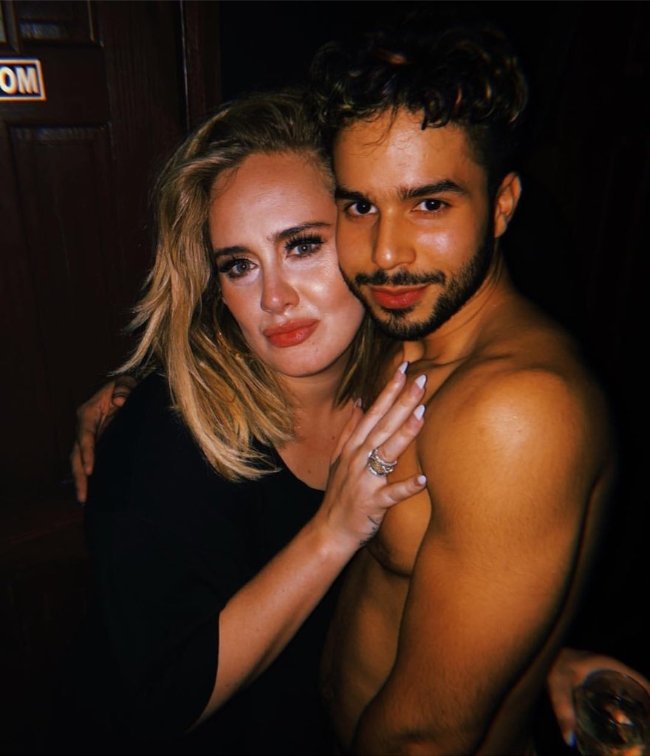 adele-va-jennifer-lawrence-au-da-tai-quan-bar-danh-cho-nguoi-dong-tinh