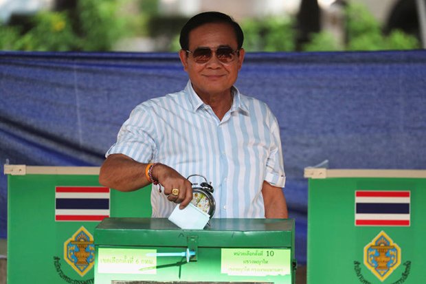 chum-anh-hon-50-trieu-cu-tri-thai-lan-di-bau-cu-lan-dau-sau-dao-chinh-nam-2014