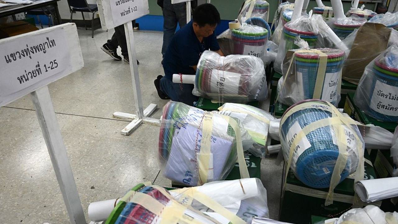 chum-anh-hon-50-trieu-cu-tri-thai-lan-di-bau-cu-lan-dau-sau-dao-chinh-nam-2014