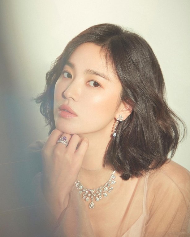 dan-mang-tho-phao-nhe-nhom-truoc-dong-thai-moi-cua-song-joong-ki-giua-tin-don-ly-hon-voi-song-hye-kyo