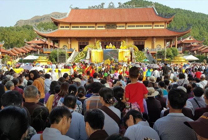nong-khoi-to-chua-ba-vang