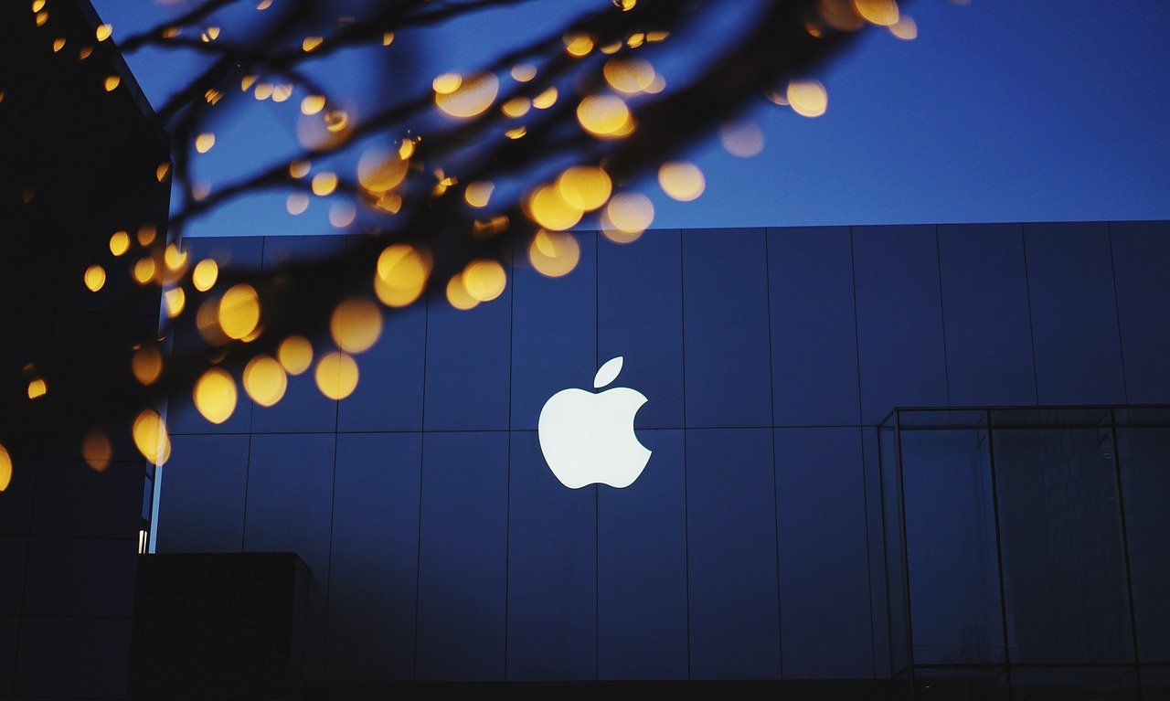 mot-apple-tap-hoa-vua-ra-doi
