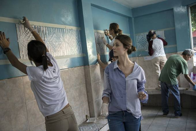 Đôi doanh nhân Venezuela tổ chức đám cưới xa hoa giữa cảnh khủng hoảng