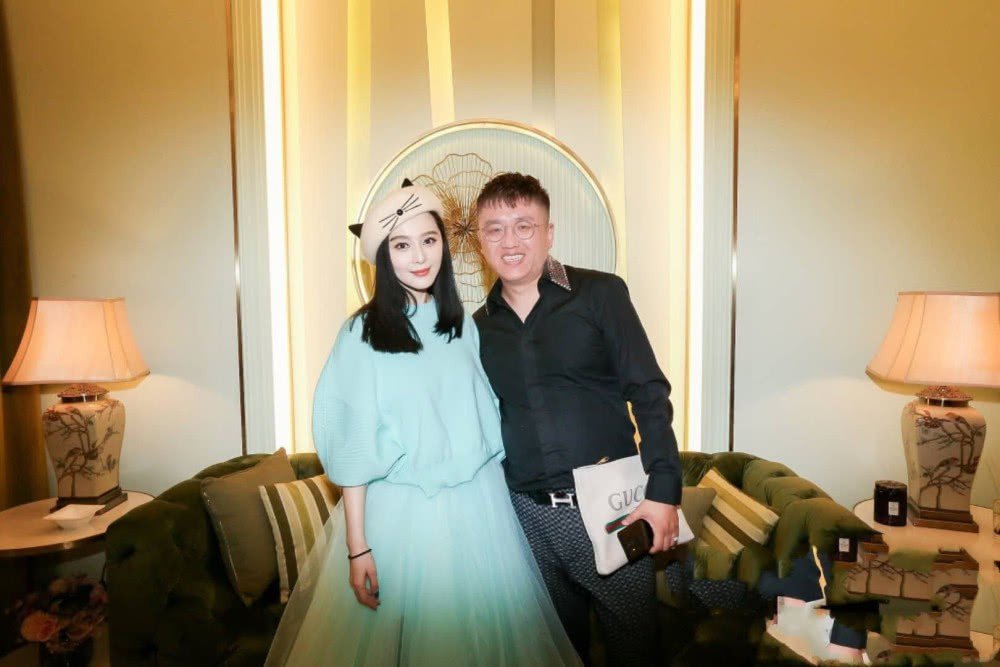 nghi-van-pham-bang-bang-dang-mang-thai-voi-ly-than-giua-tin-don-sap-tro-lai-showbiz