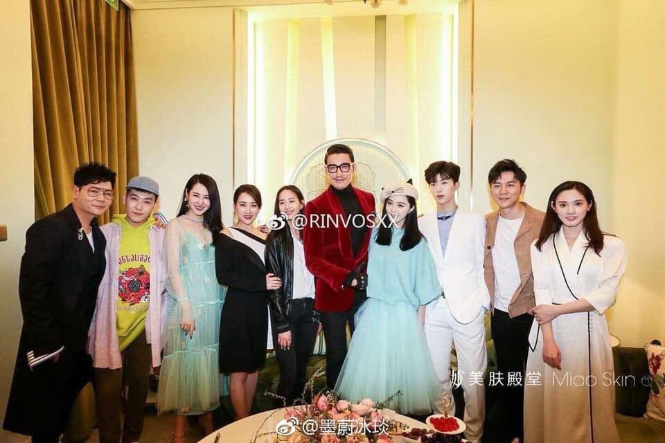 nghi-van-pham-bang-bang-dang-mang-thai-voi-ly-than-giua-tin-don-sap-tro-lai-showbiz