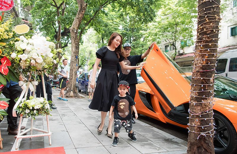 Siêu mẫu Ngọc Thạch sinh con trai thứ 2 cho chồng thiếu gia