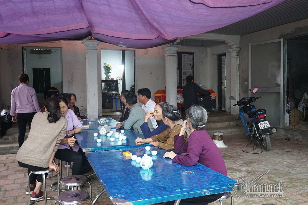 Tai nạn 7 người chết: Đại tang cả thôn, khăn trắng phủ kín đường làng