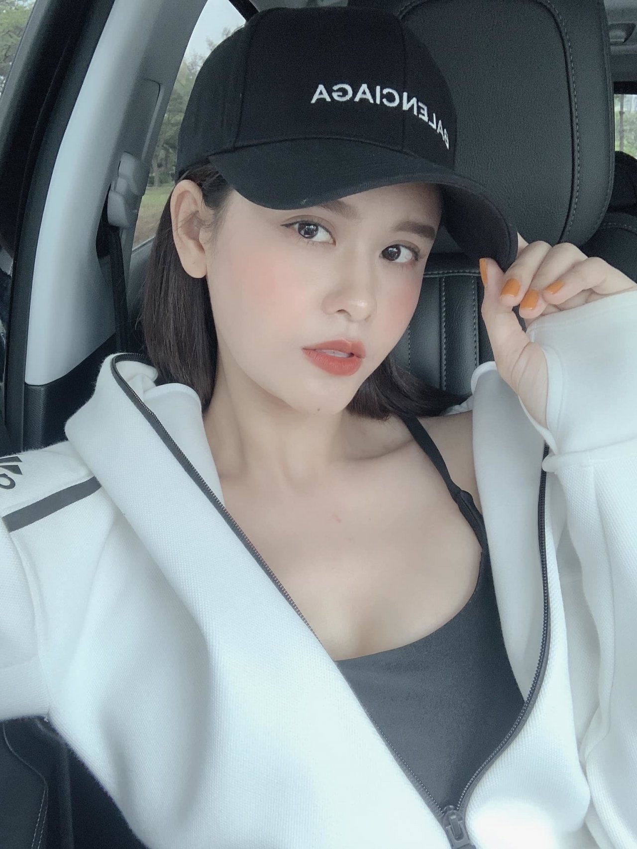 sao-viet-hom-nay-phuong-khanh-dien-ao-tam-khoe-than-hinh-chuan