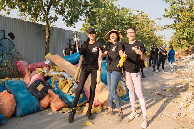 sao-viet-hom-nay-phuong-khanh-dien-ao-tam-khoe-than-hinh-chuan