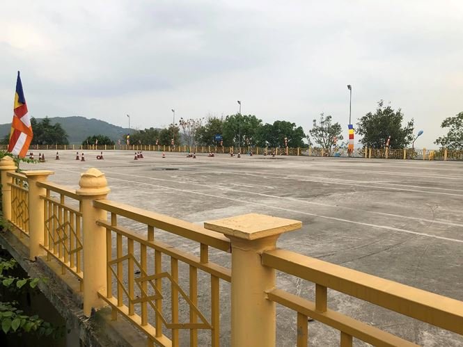 Du khách vẫn ùn ùn đổ về Ba Vàng ngày cuối tuần sau 'bão vong báo oán'