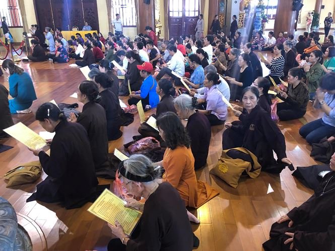 Du khách vẫn ùn ùn đổ về Ba Vàng ngày cuối tuần sau 'bão vong báo oán'