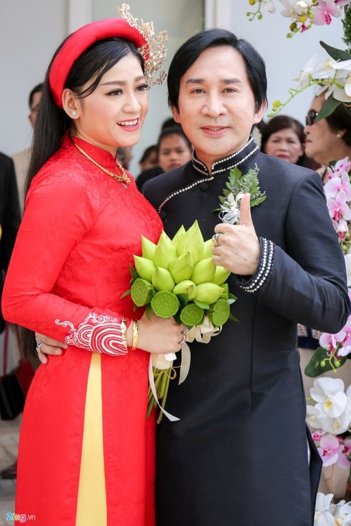 NSƯT Kim Tử Long: 'Vợ kém 11 tuổi ủng hộ tôi giữ quan hệ tốt với hai vợ cũ'