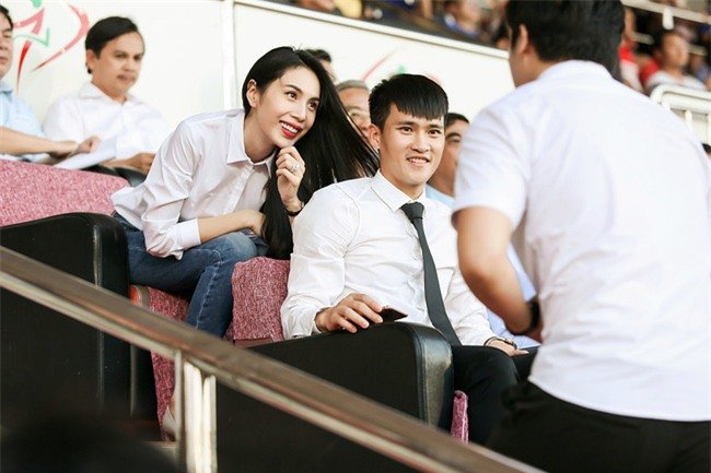 cong-vinh-thuy-tien-bat-ngo-hot-hon-ca-nha-phuong-truong-giang-khi-ven-man-bi-mat-hon-nhan