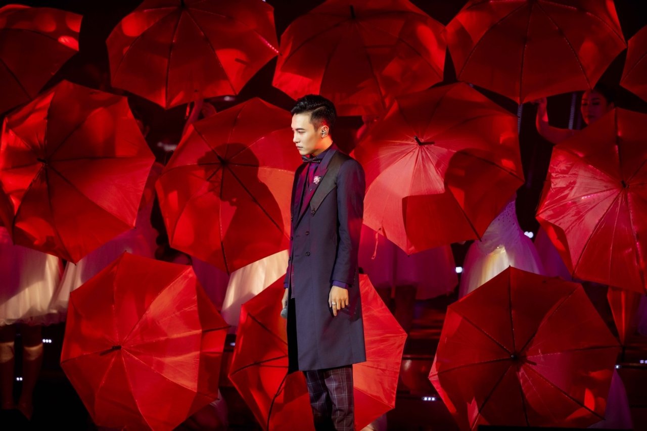 pham-anh-duy-khien-khan-gia-noi-da-ga-khi-song-ca-cung-hong-nhung