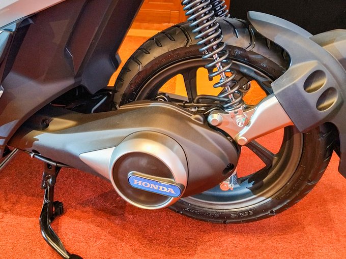 Honda-PCX-Electric-2019-103031-1554030477_680x0.jpg