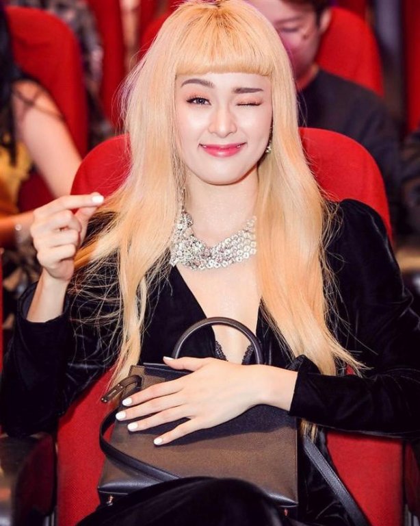 ha-vi-noi-loan-sau-khi-chia-tay-cuong-do-la
