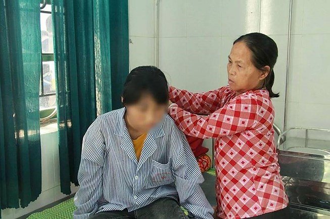 tin-moi-nhat-vu-nu-sinh-bi-lot-do-danh-hoi-dong-giao-vien-toan-tinh-se-hop-rut-kinh-nghiem