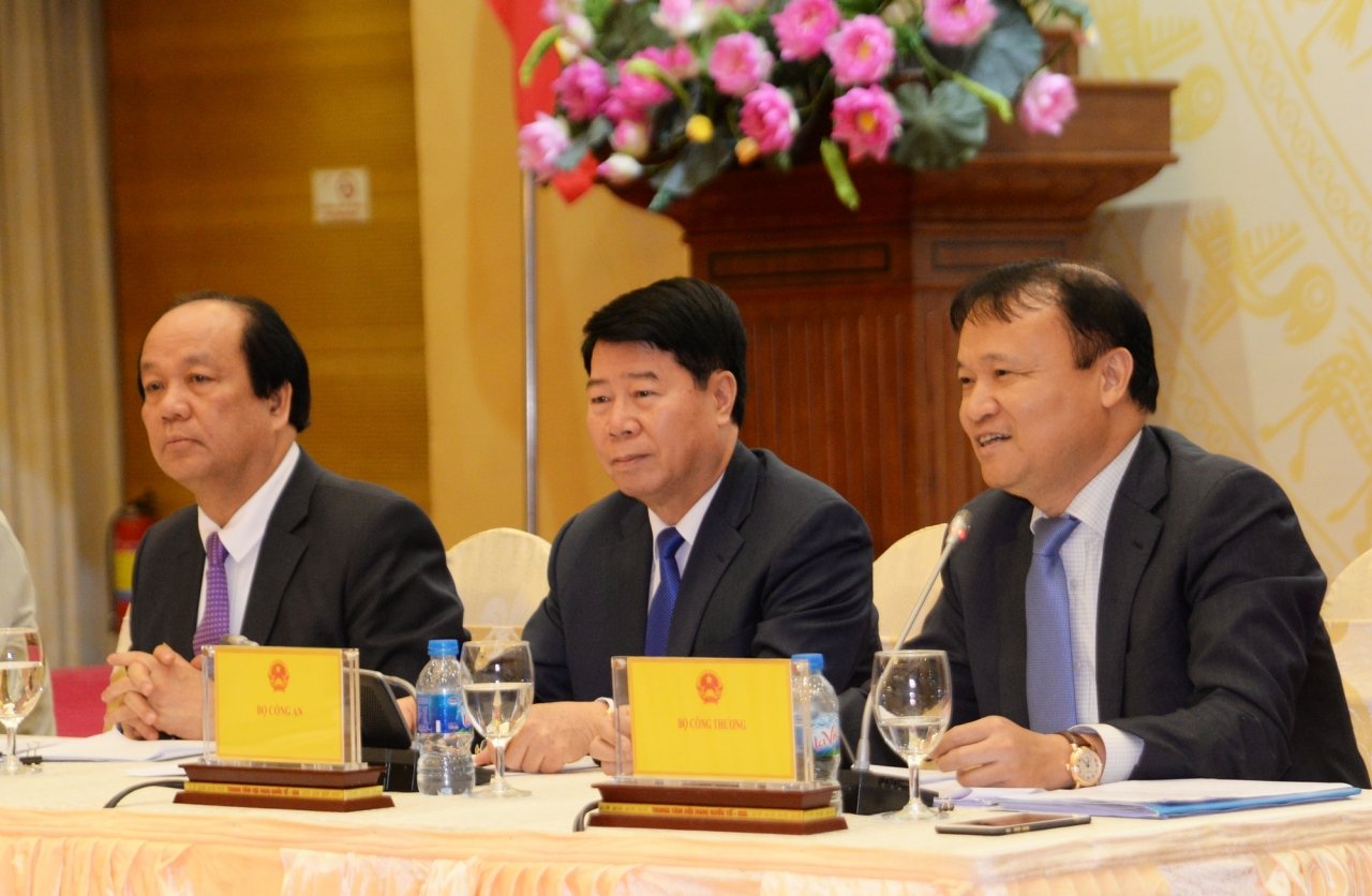 vu-xe-bien-xanh-don-nguoi-nha-bo-truong-bo-cong-thuong-ky-luat-nhan-vien-le-tan