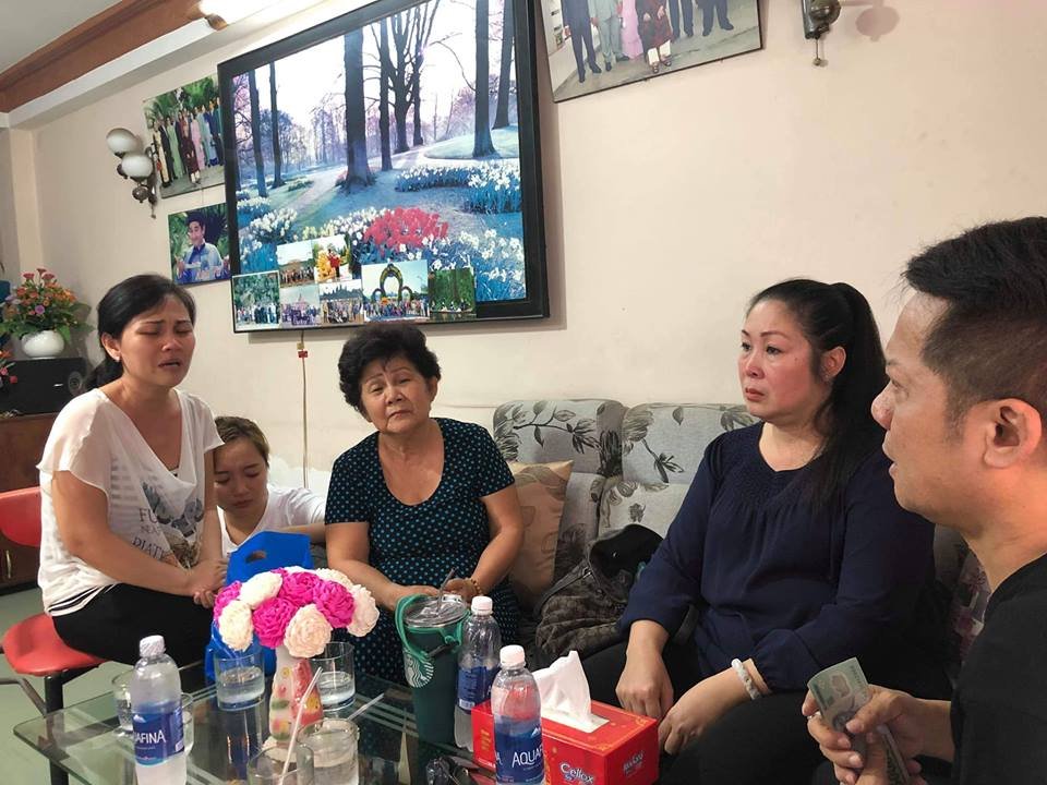 nsnd-hong-van-den-nha-me-nghe-si-hai-anh-vu-trao-gan-700-trieu-dong