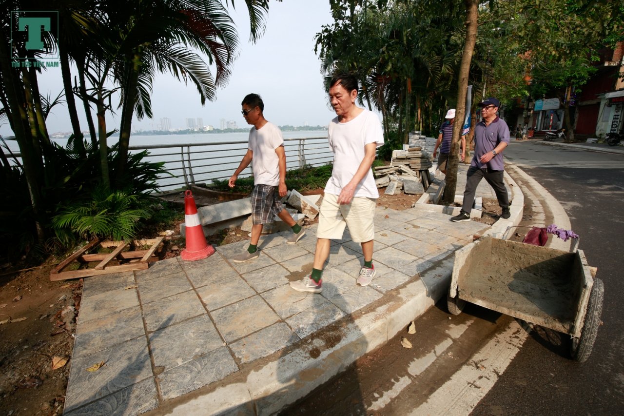 con-pho-dau-tien-lat-da-tu-nhien-noi-khong-voi-nan-dao-boi