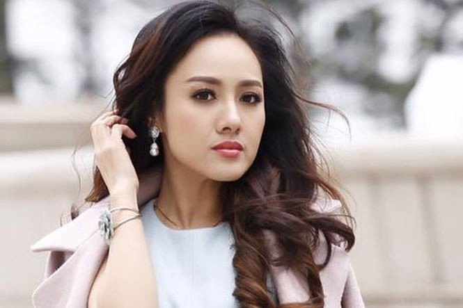 sao-viet-buc-xuc-chuyen-be-gai-bi-sam-so-trong-thang-may