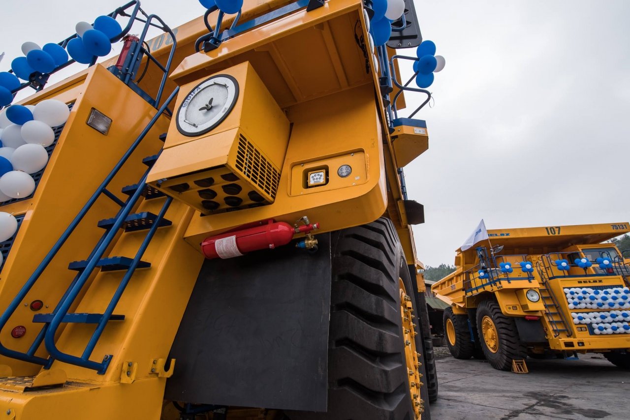 viet-nam-lan-dau-tien-dua-xe-tai-tu-do-khong-lo-belaz-75131-vao-van-hanh