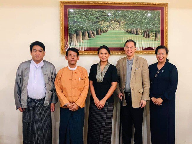 vo-moi-nguoi-myanmar-cua-chong-cu-hong-nhung-co-ly-lich-cuc-khung