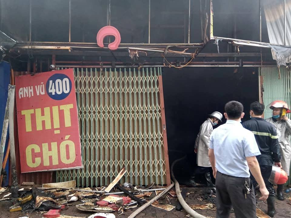ha-noi-chay-lon-tai-duong-lac-long-quan-khien-nhieu-nguoi-dan-hoang-loan