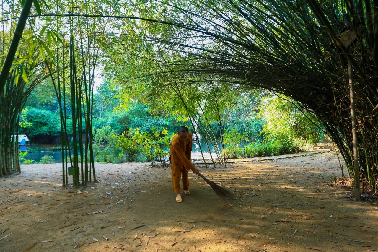 lang-le-thien-o-chon-son-tra-tinh-vien