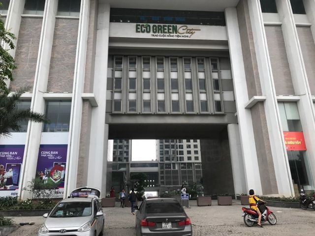 Hà Nội: Hàng loạt xe máy trong khu chung cư bị rạch nát yên