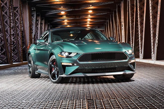 Lấy cắp Ford Mustang đặc biệt, tên trộm đâm vỡ kính showroom tẩu thoát