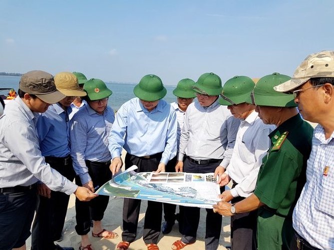 ảnh: đảo nổi kỳ lạ xuất hiện giữa biển hội an, làm Ảnh: Đảo nổi kỳ lạ xuất hiện giữa biển Hội An, làm