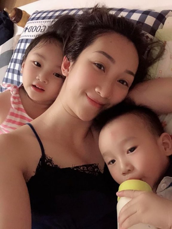 Lều Phương Anh: Ngủ chung giường với bạn trai cũ vì con là rất bình thường