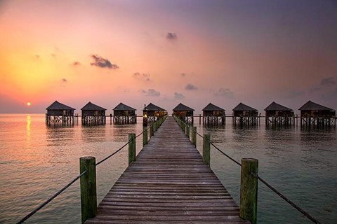 Lặng người trước khoảnh khắc bình minh diệu kỳ trên thế giới