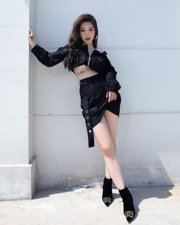 sao-viet-hom-nay-le-quyen-tung-anh-ao-tam-khoe-body-nuot-na-o-tuoi-38