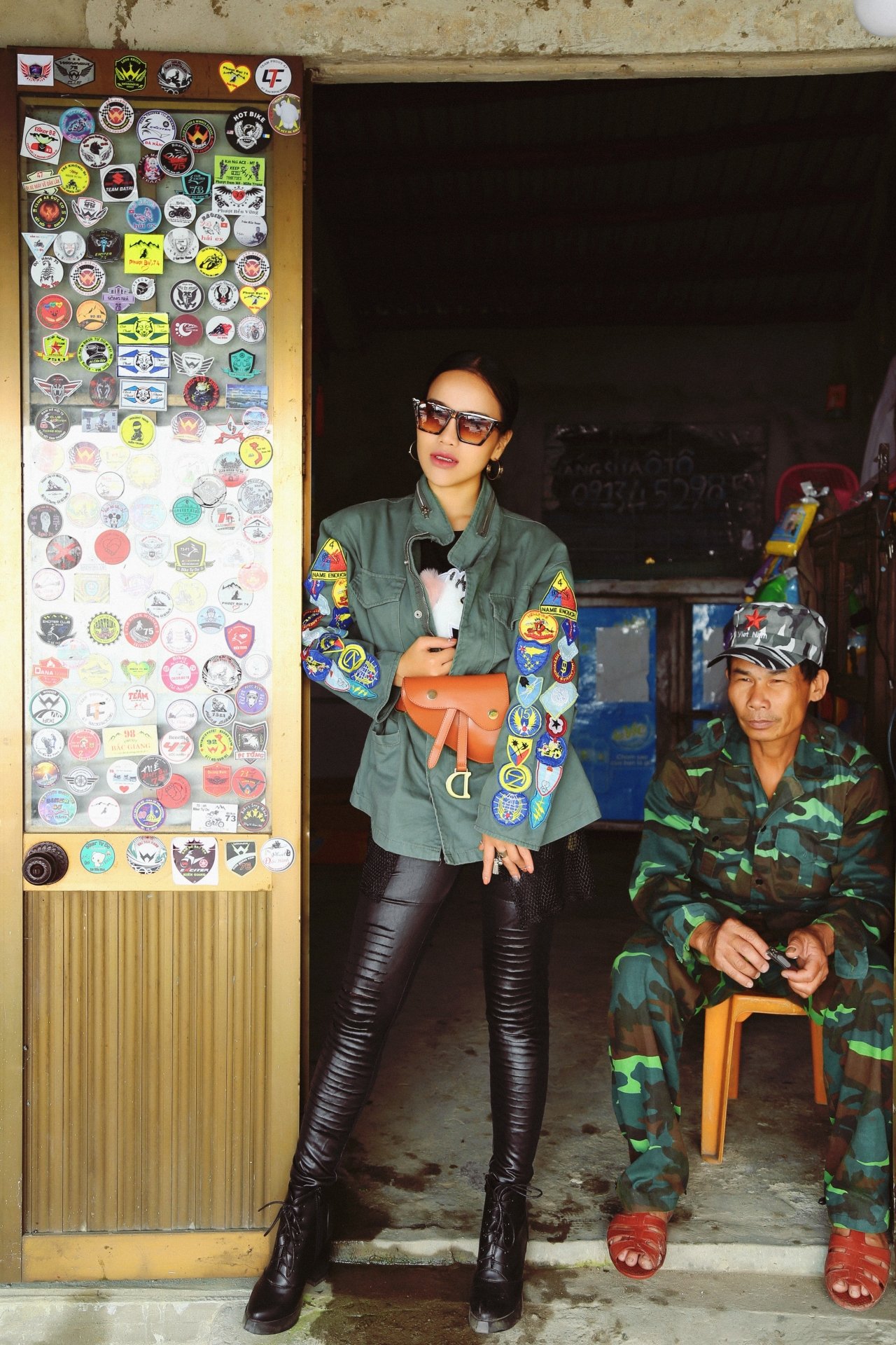 quan-quan-sao-mai-sen-hoang-my-lam-lot-xac-trong-bo-hinh-ca-tinh