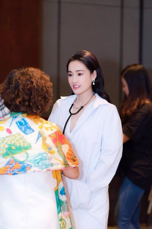 sao-viet-hom-nay-huynh-anh-tiep-tuc-bi-to-bung-vai