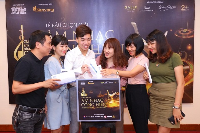 thanh-lam-dong-nhi-cung-nhieu-nghe-si-tham-gia-le-trao-giai-thuong-am-nhac-cong-hien