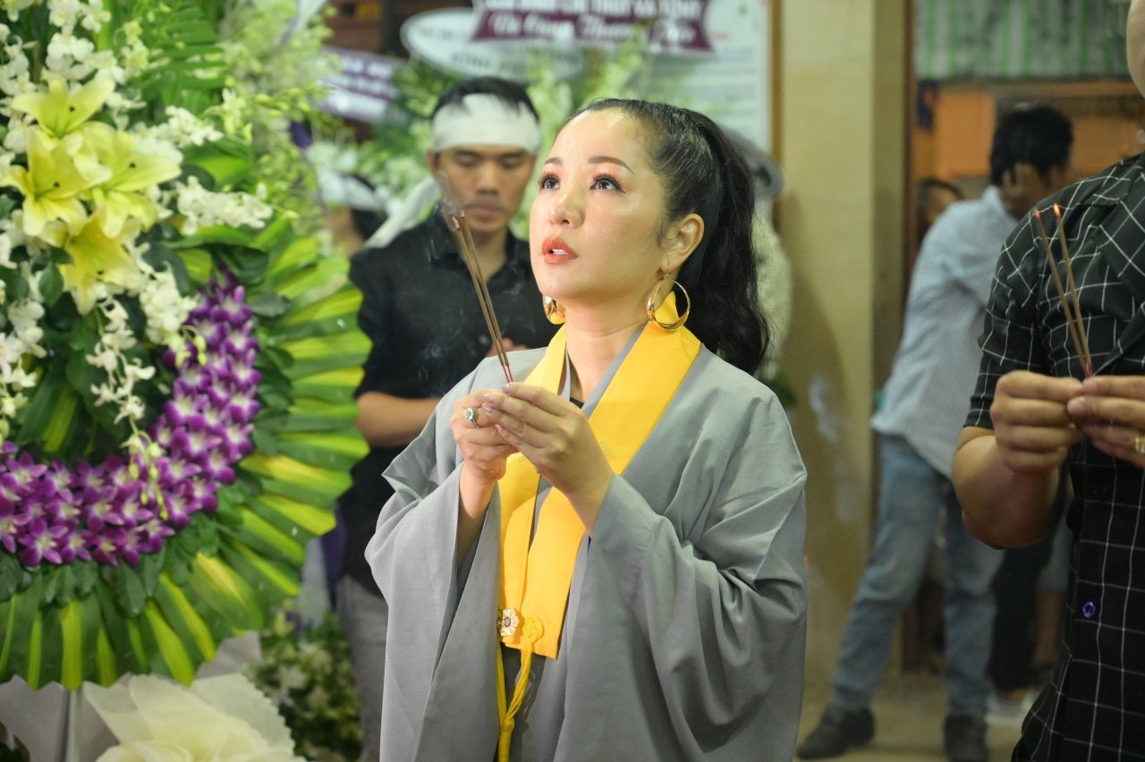 sao-viet-thuong-tiec-nghe-si-hai-anh-vu